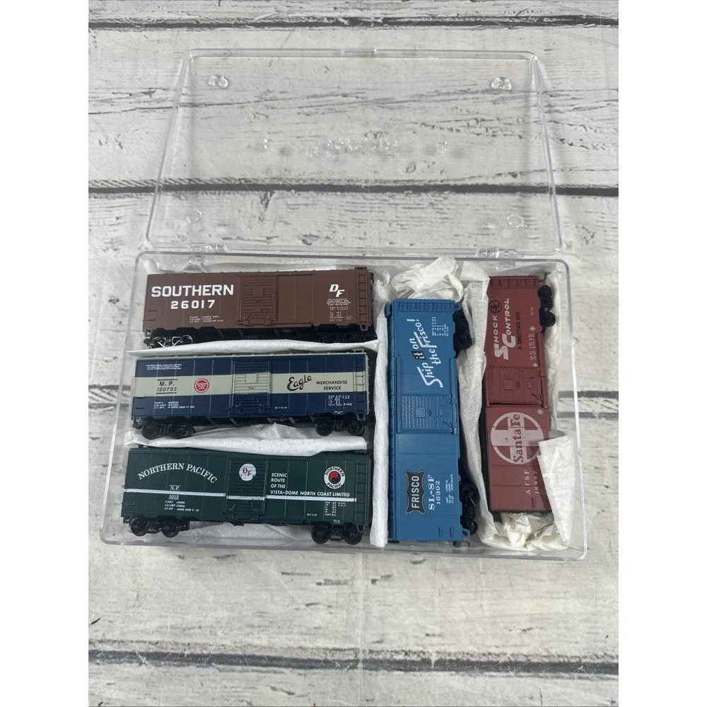 HO Scale Freight Car Lot of 5 Santa Fe Frisco Southern Northern Pacific w/ Case